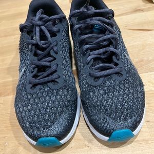 Nike AirMax Running Shoes, size 6